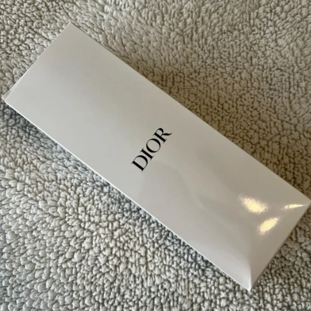 NIB Limited Edition Christian Dior Glass Water Bottle - Picture 5 of 10